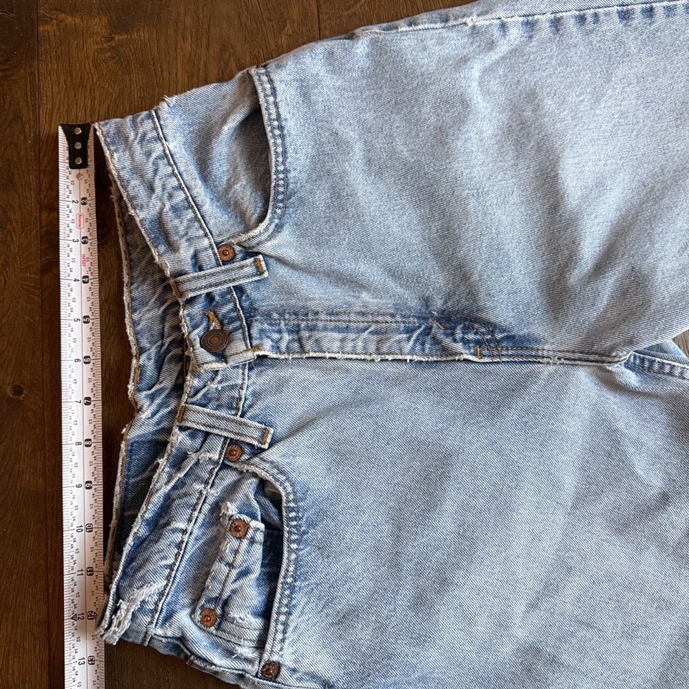 Vintage 90s Levi’s 521 Made in USA - fits 24 waist - Tapered leg - Petite inseam